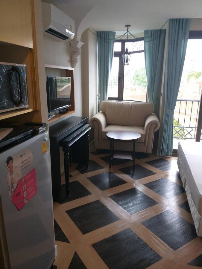 Espana Condo Resort Jomtien Beach Exterior photo